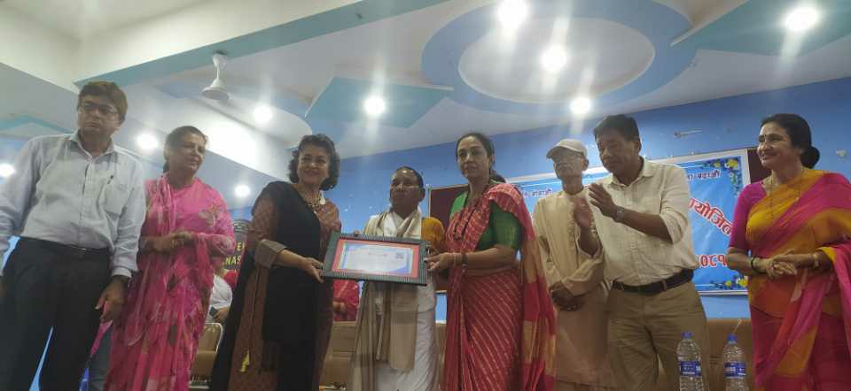 “सुशिल कोइराला फाउण्डेशनद्वारा पाँच महिला नेतृ सम्मानित, तीज मिलन समारोहमा योगदानको कदर”