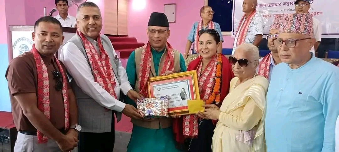 सुशीला पाठकलाई प्रतिष्ठित पीताम्बर-खिलेश्वरी पत्रकारिता पुरस्कार प्रदान
