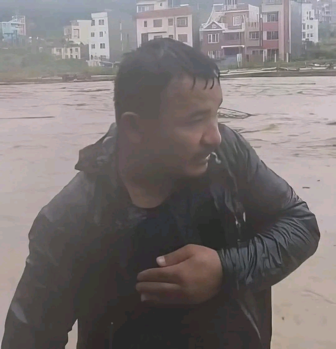 “नख्खु खोलाले बगाएका चार जनाको चणिकलाल तामाङद्वारा साहसिक उद्धार”