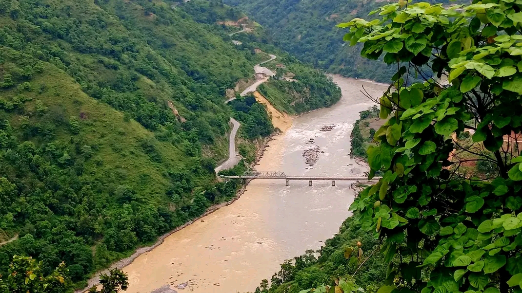 तमोर नदीले बगाएर ल्यायो दुइ वटा शव