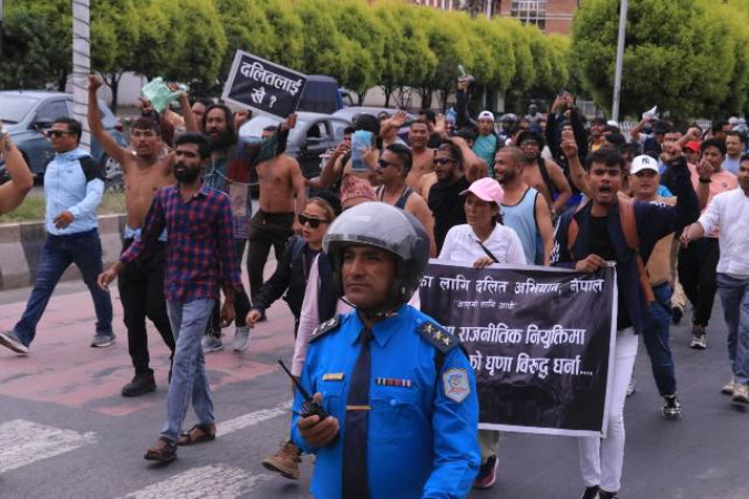 दलित अधिकारका लागि अर्धनग्न प्रदर्शन: समानुपातिक समावेशी प्रतिनिधित्वको माग