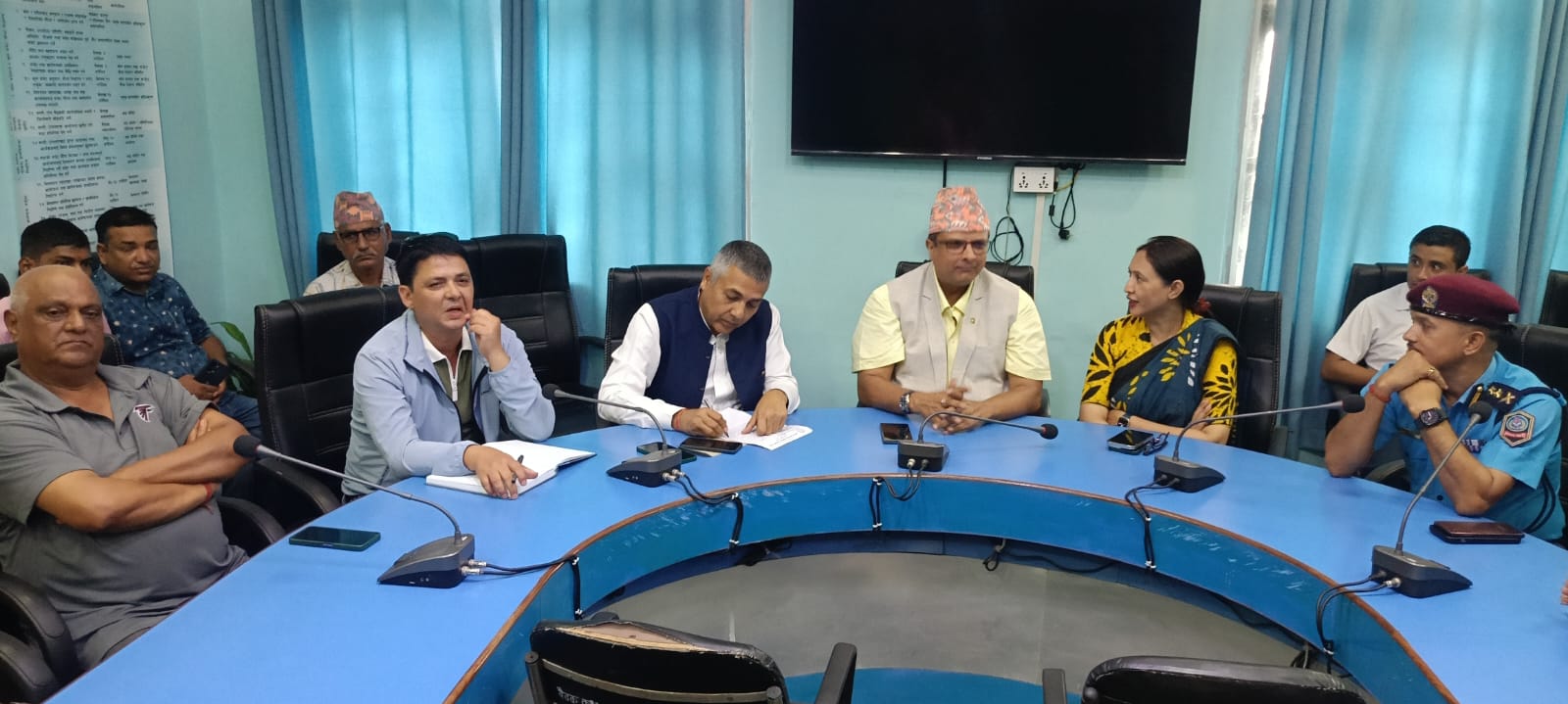 फागुनभित्र हुलाकी सडक कालोपत्रे गरिसक्ने निर्माण व्यवसायीको प्रतिबद्धता
