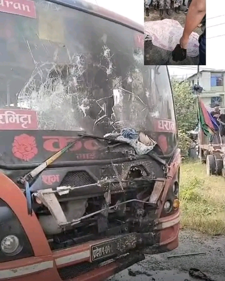 झापामा बसको ठक्करबाट मोटरसाइकल चालकको मृत्यु, स्थानीयद्वारा बसमा आगजनी