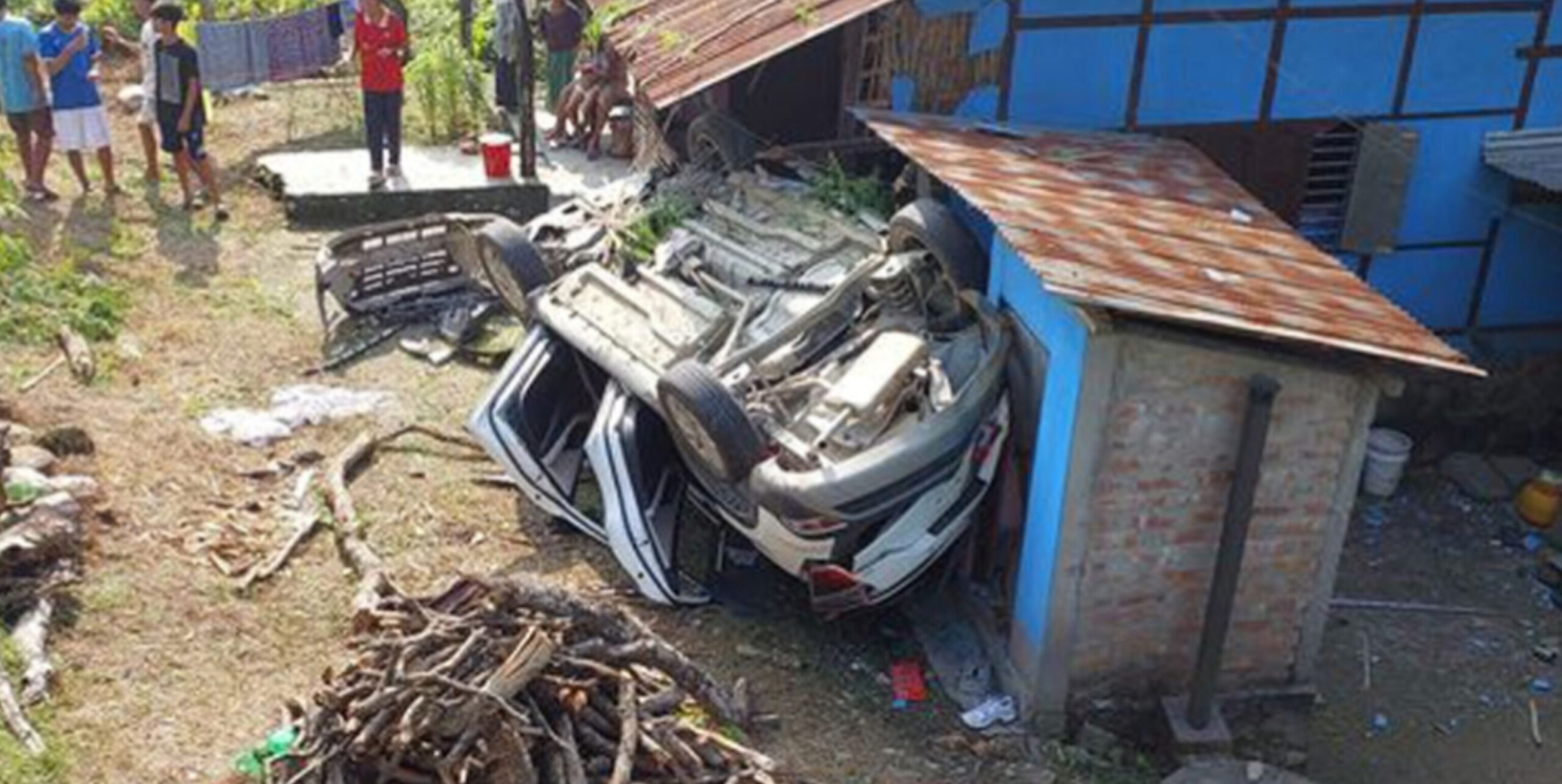 वराहक्षेत्र नगरपालिकामा कार दुर्घटना हुदा ४ जना घाईते