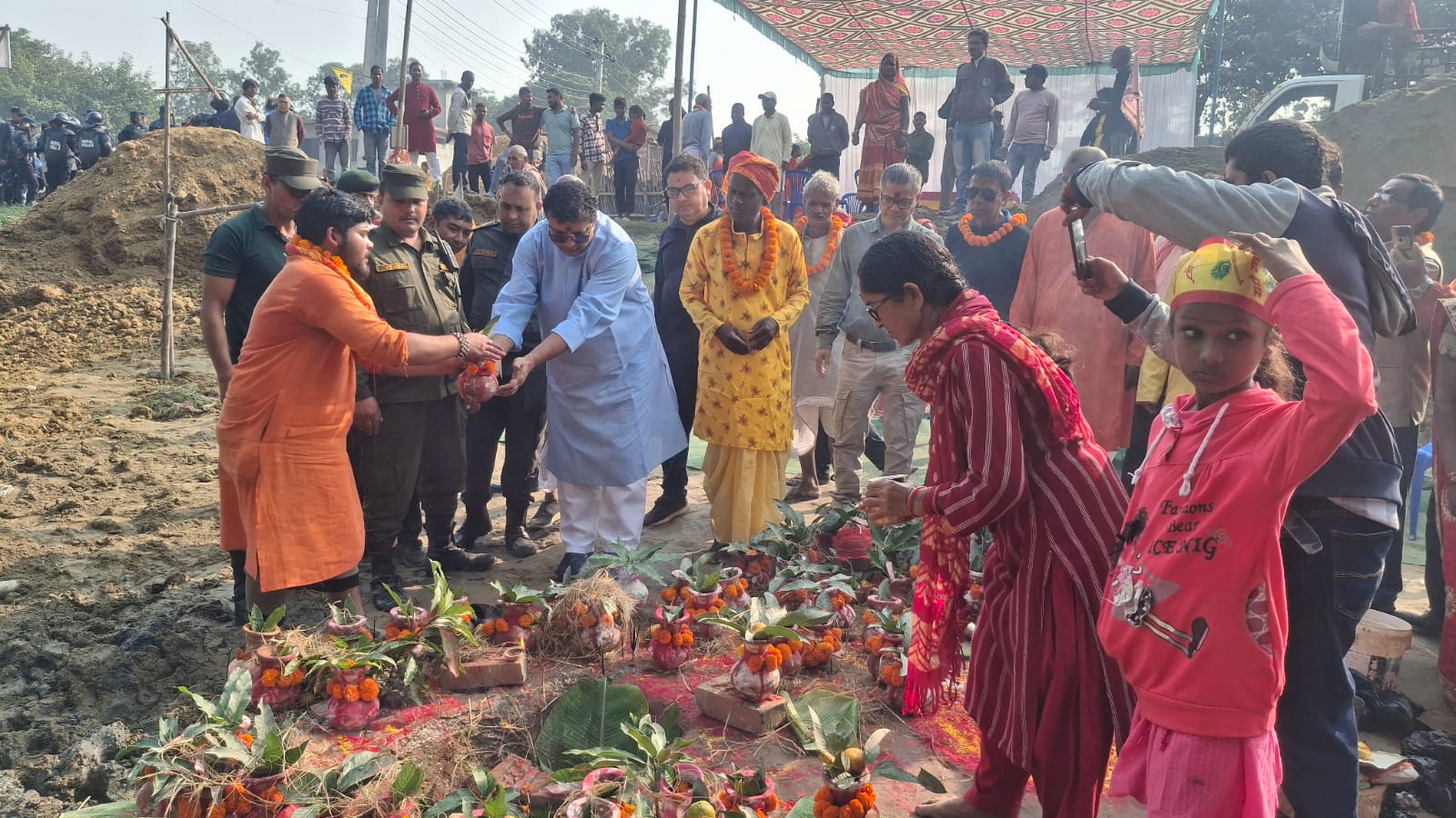 विराटनगर—५ स्थित कुलरुवामा राधाकृष्णको मन्दिर निर्माण 