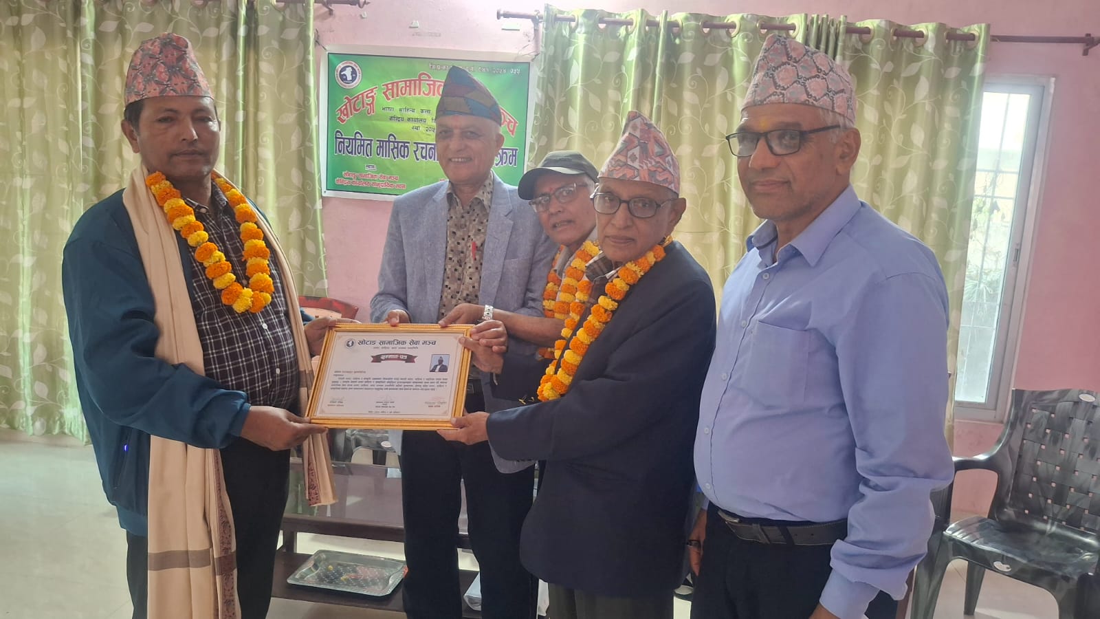 साहित्यकार बुढाथोकीलाई खोटाङ सामाजिक सेवा मञ्चको सम्मान 