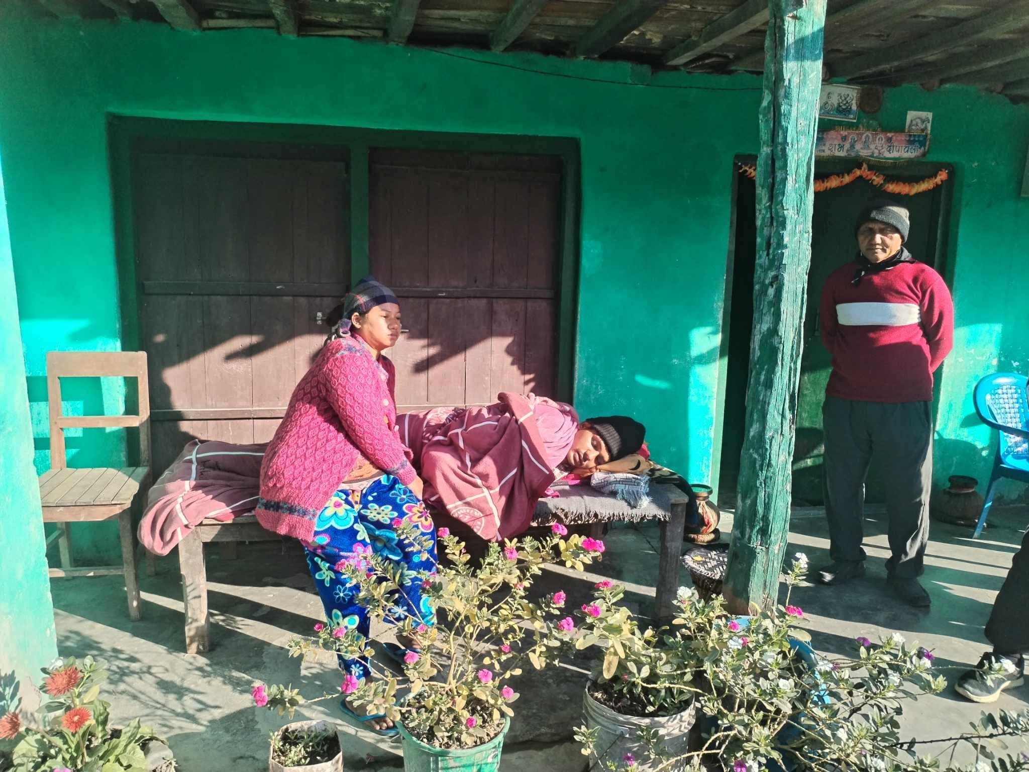 आर्थिक अभावमा छटपटाइरहेका कृष्ण खड्काको उपचारका लागि सहयोगको याचना
