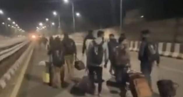 काँकडभिट्टा नाका हुँदै १६ जना नेपाली विद्यार्थी स्वदेश फर्किए