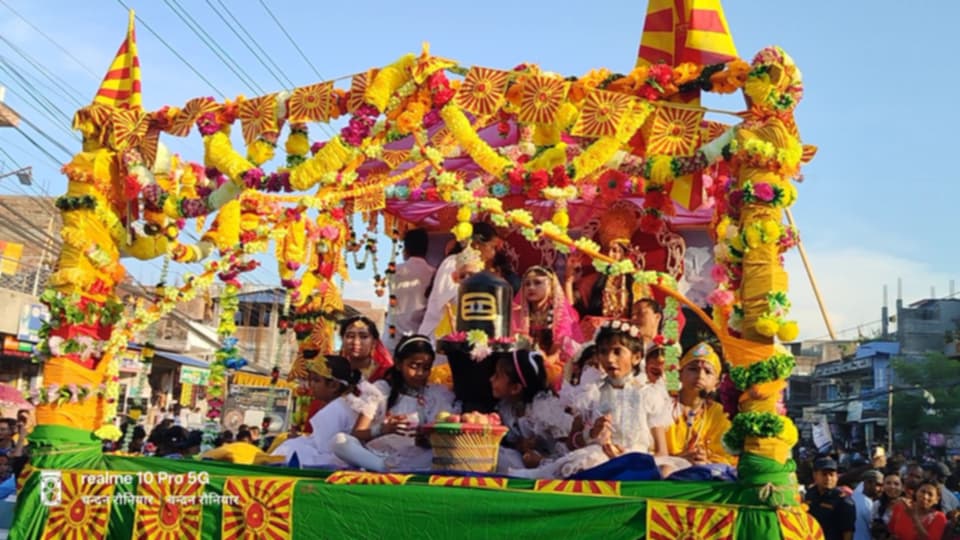 दुहबीमा कृष्ण जन्माष्टमी  हजारौं भक्तजनहरुलाई रथयात्रा सहित परिक्रमा