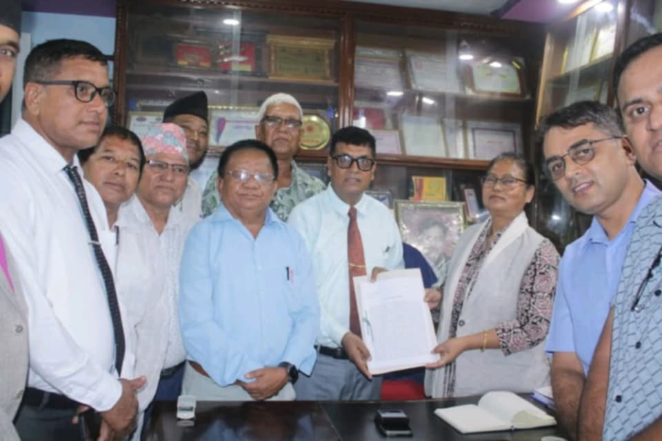 सुनसरीको प्याब्सनले बुझाए ज्ञापनपत्र